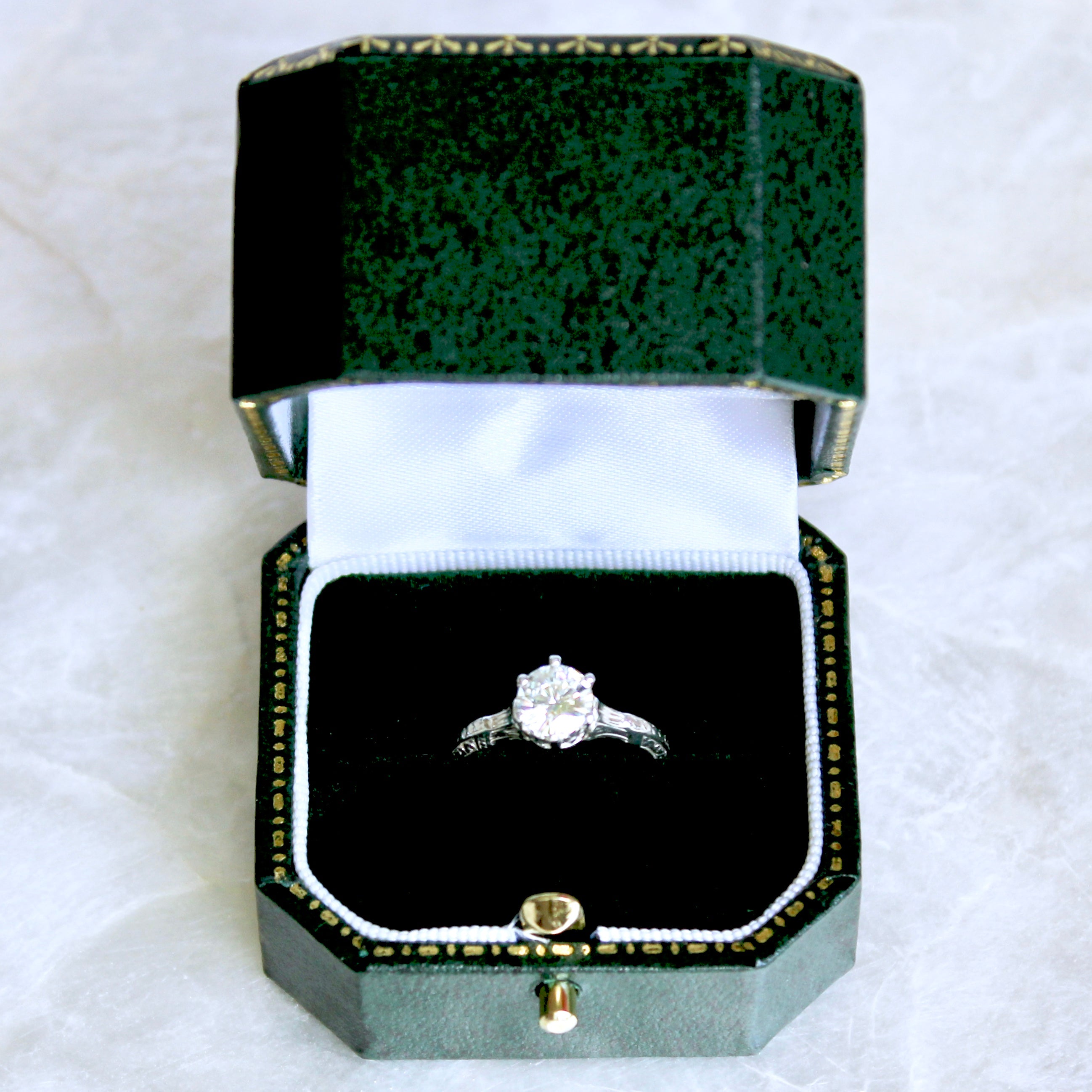 Ring best sale box vintage